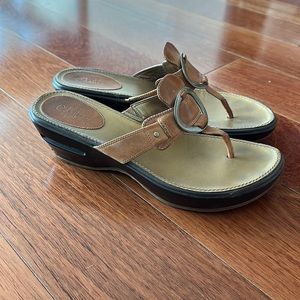 Cole Hana, Nike Air sandals, brown leather with gold soles. Size 10B